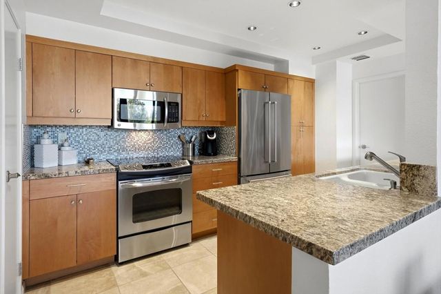 910 Island Drive 207, Rancho Mirage, CA 92270