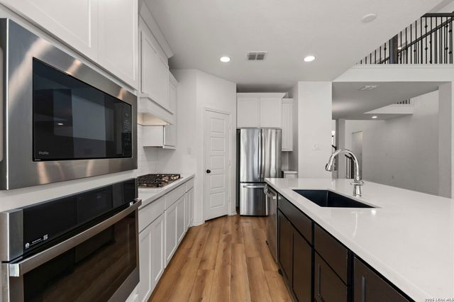 9516 CACTUS CYN, San Antonio, TX 78254