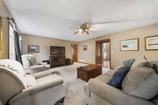 525 Gleneagles Drive, Newark, OH 43055