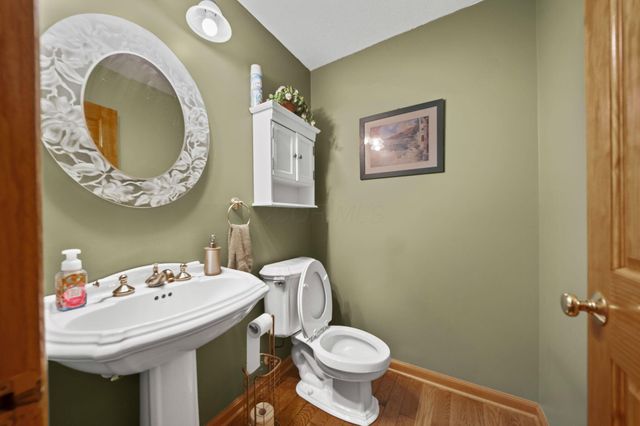 525 Gleneagles Drive, Newark, OH 43055