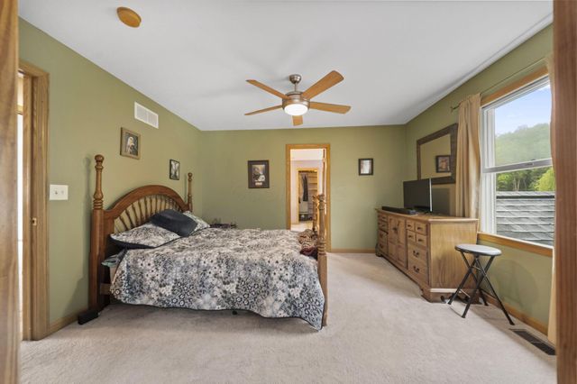 525 Gleneagles Drive, Newark, OH 43055