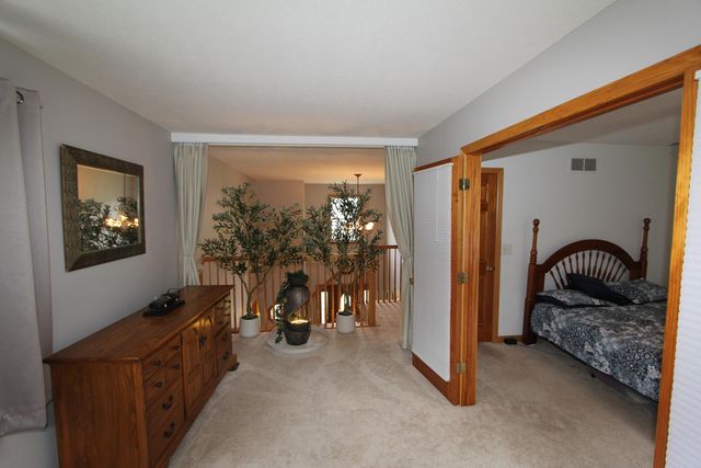 525 Gleneagles Drive, Newark, OH 43055