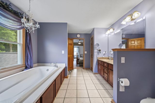 525 Gleneagles Drive, Newark, OH 43055