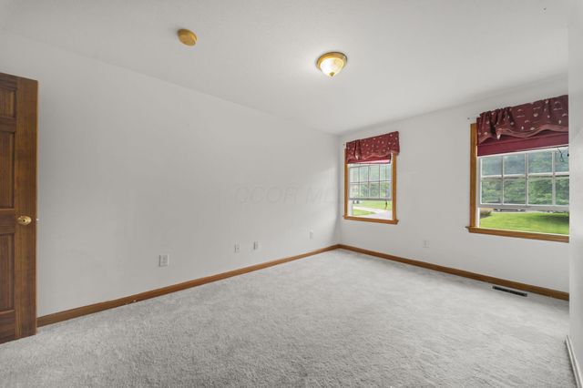 525 Gleneagles Drive, Newark, OH 43055