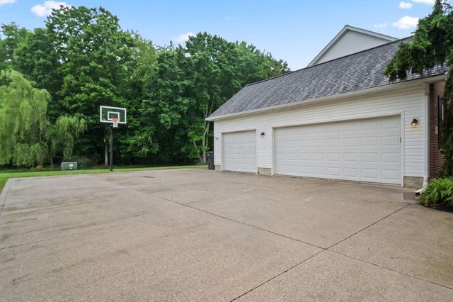 525 Gleneagles Drive, Newark, OH 43055