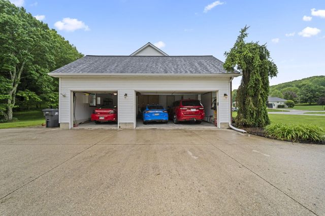525 Gleneagles Drive, Newark, OH 43055