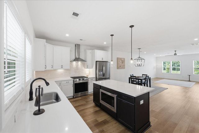 639 N Laurel Street, Summerville, SC 29483