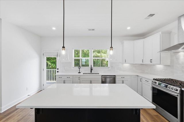 639 N Laurel Street, Summerville, SC 29483