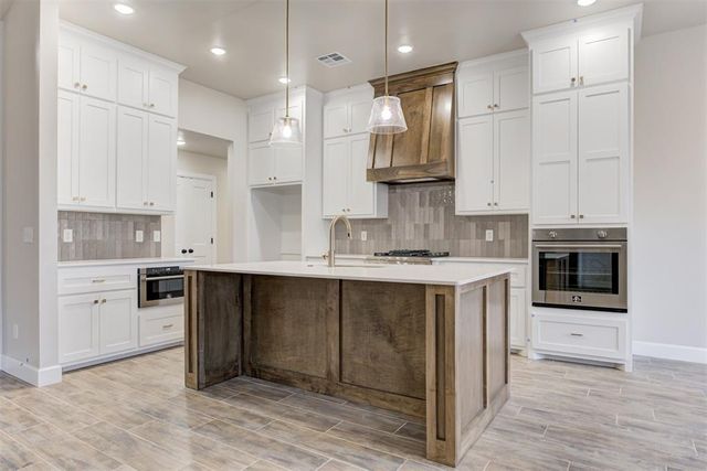 4609 Hambletonian Lane, Mustang, OK 73064