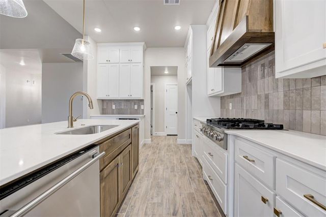 4609 Hambletonian Lane, Mustang, OK 73064