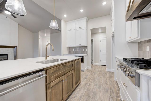 4609 Hambletonian Lane, Mustang, OK 73064