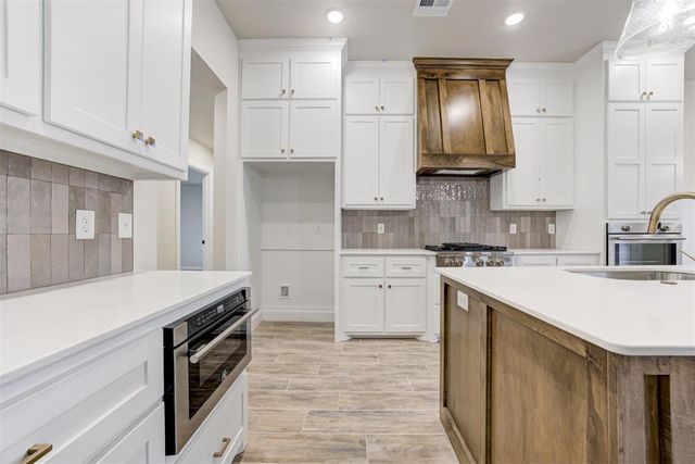 4609 Hambletonian Lane, Mustang, OK 73064