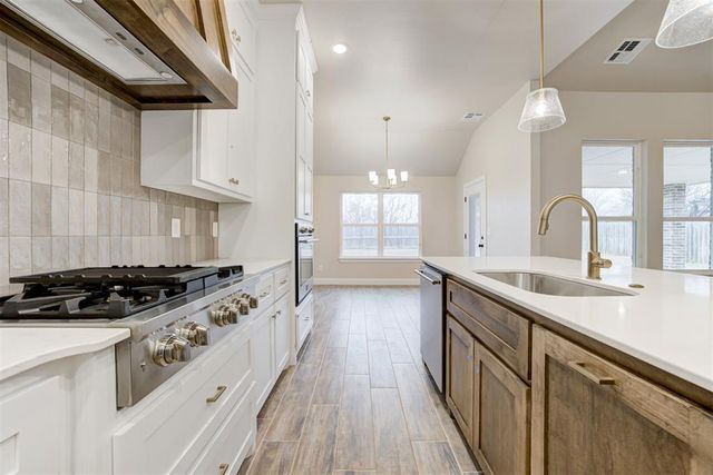 4609 Hambletonian Lane, Mustang, OK 73064