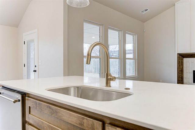 4609 Hambletonian Lane, Mustang, OK 73064