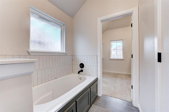 4609 Hambletonian Lane, Mustang, OK 73064