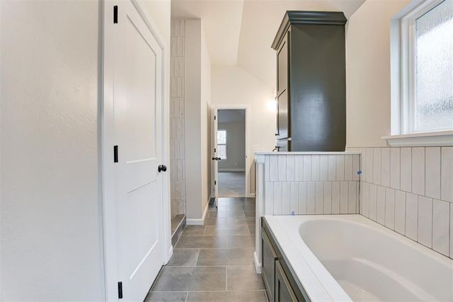 4609 Hambletonian Lane, Mustang, OK 73064