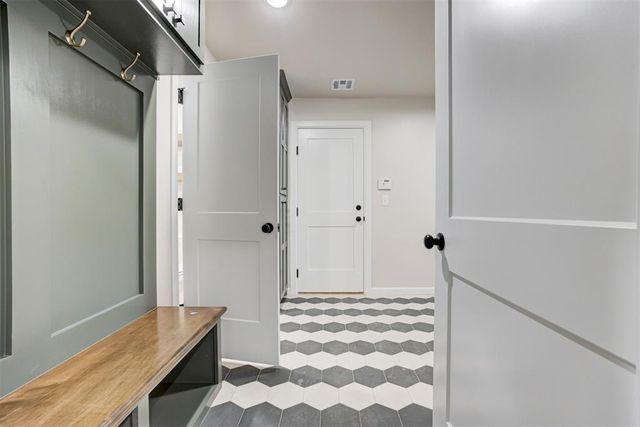 4609 Hambletonian Lane, Mustang, OK 73064