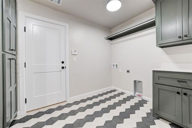 4609 Hambletonian Lane, Mustang, OK 73064