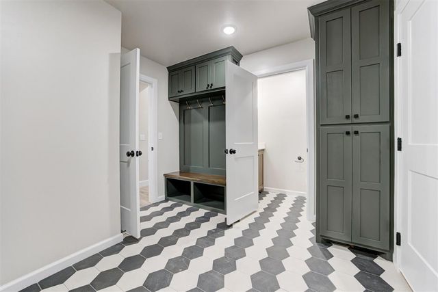 4609 Hambletonian Lane, Mustang, OK 73064