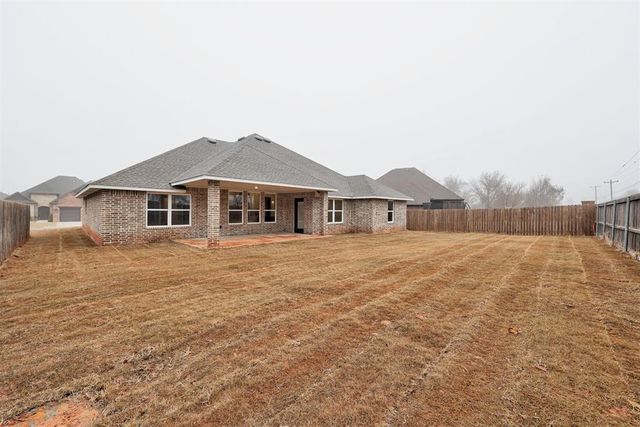 4609 Hambletonian Lane, Mustang, OK 73064