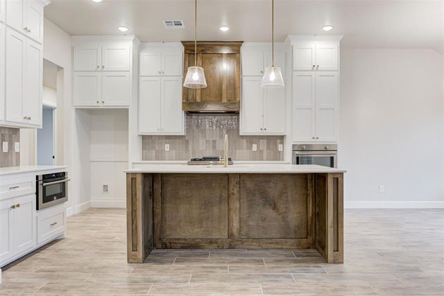 4609 Hambletonian Lane, Mustang, OK 73064