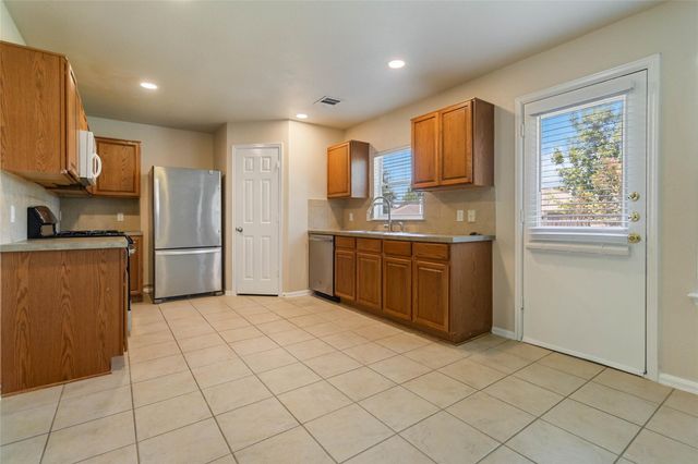 401 Spruce DR, Kyle, TX 78640