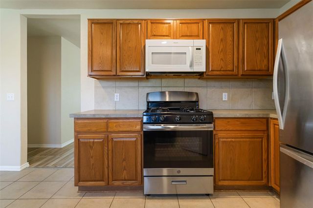 401 Spruce DR, Kyle, TX 78640