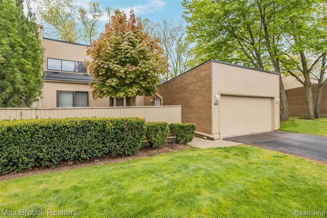 7432 Azalea Court, West Bloomfield, MI 48322