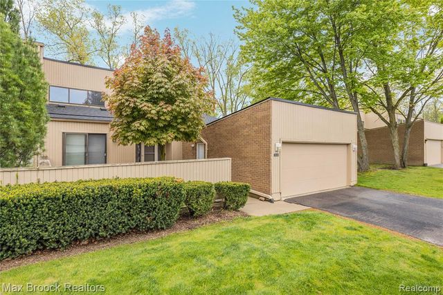 7432 Azalea Court, West Bloomfield, MI 48322