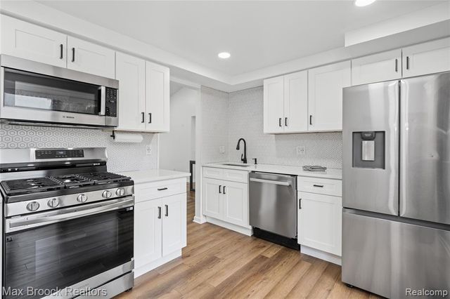7432 Azalea Court, West Bloomfield, MI 48322