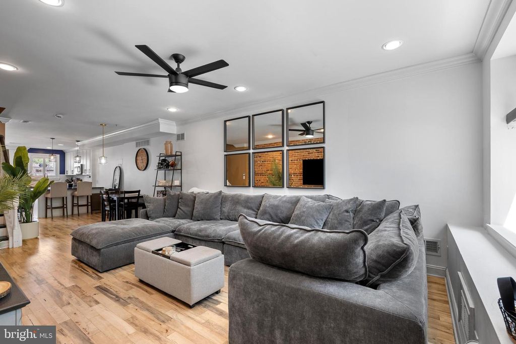 Image 6 of property listing at 3032 HUDSON ST, Baltimore, MD 21224