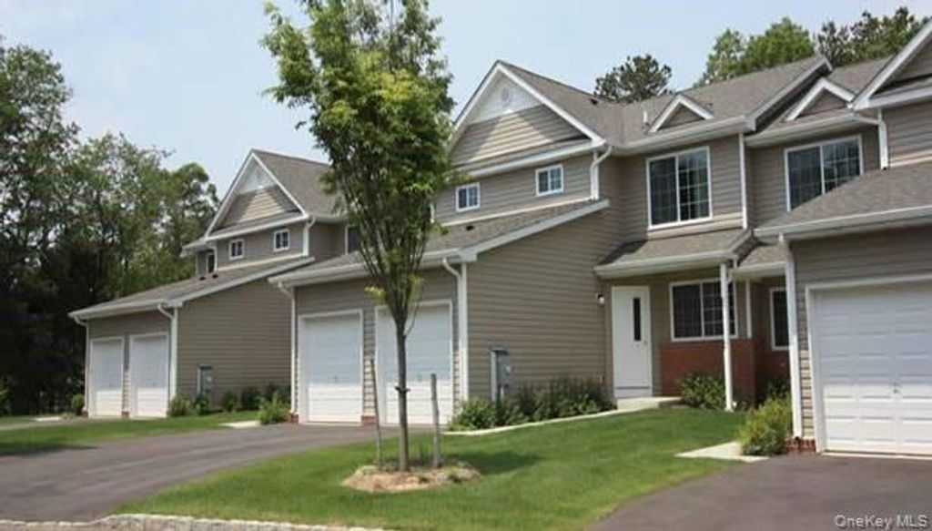 34 Stevens Place 34, Coram, NY 11727