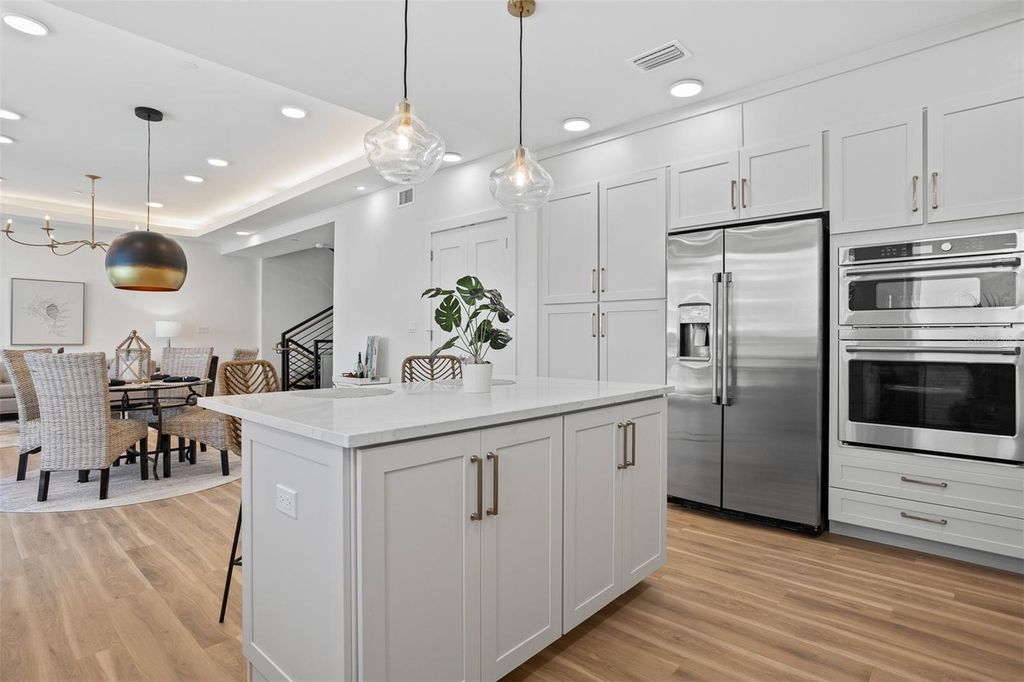 Image 13 of property listing at 870 N OSCEOLA AVENUE, Clearwater, FL 33755