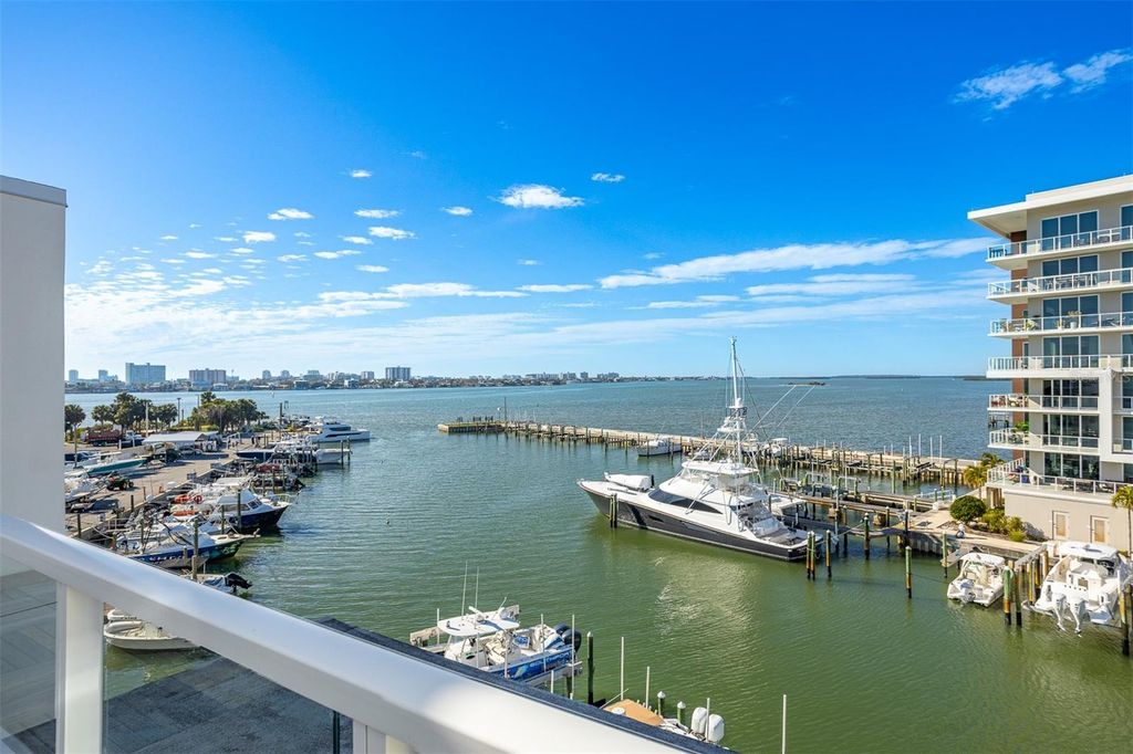 Image 18 of property listing at 870 N OSCEOLA AVENUE, Clearwater, FL 33755