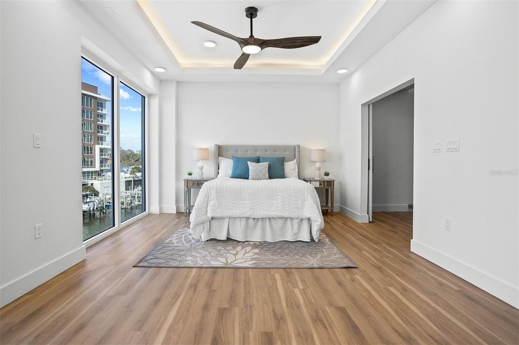 Image 19 of property listing at 870 N OSCEOLA AVENUE, Clearwater, FL 33755