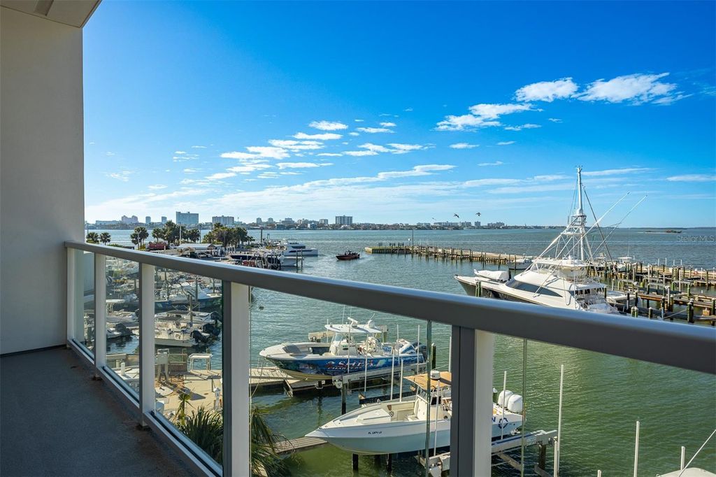 Image 21 of property listing at 870 N OSCEOLA AVENUE, Clearwater, FL 33755