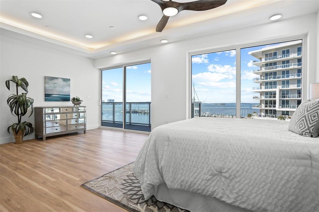 Image 23 of property listing at 870 N OSCEOLA AVENUE, Clearwater, FL 33755