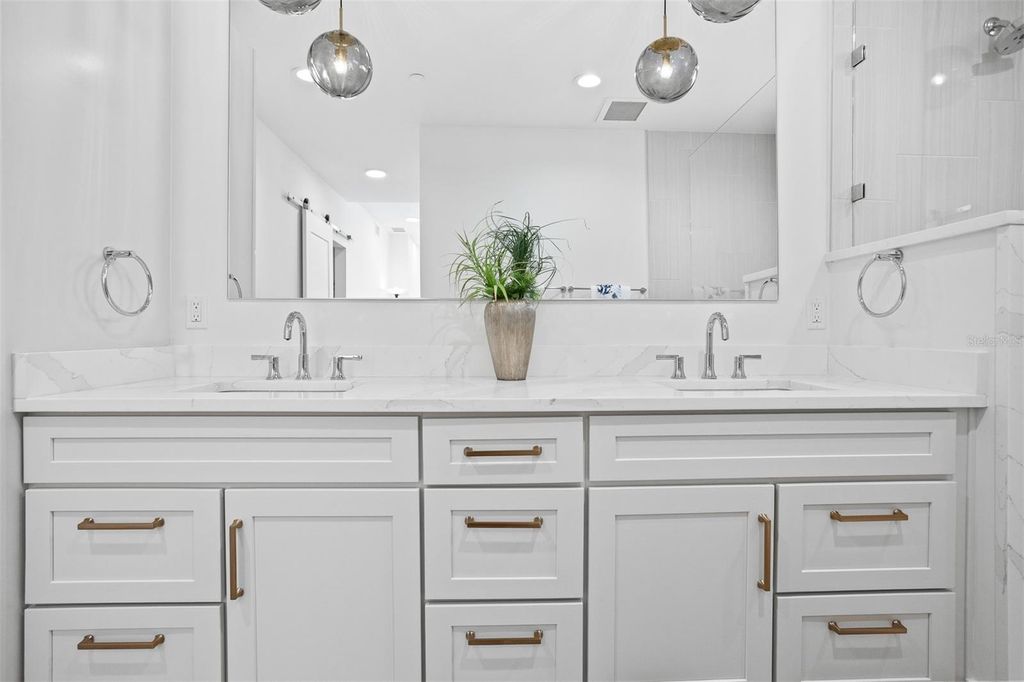 Image 24 of property listing at 870 N OSCEOLA AVENUE, Clearwater, FL 33755