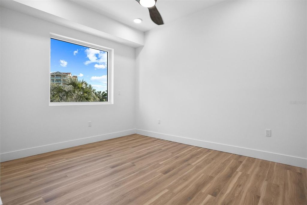 Image 33 of property listing at 870 N OSCEOLA AVENUE, Clearwater, FL 33755