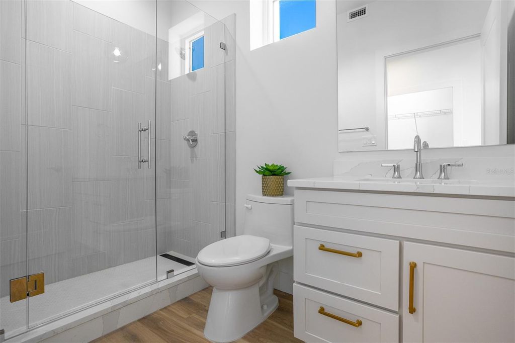 Image 34 of property listing at 870 N OSCEOLA AVENUE, Clearwater, FL 33755