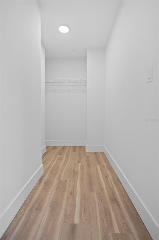 Image 35 of property listing at 870 N OSCEOLA AVENUE, Clearwater, FL 33755