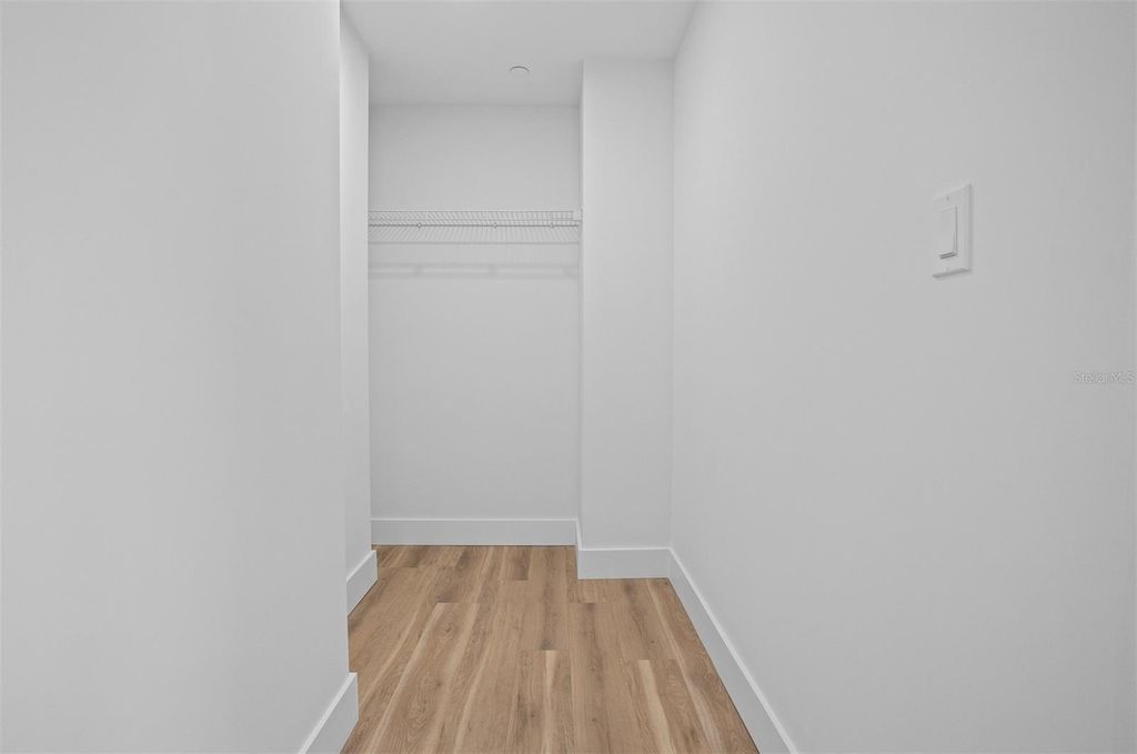 Image 36 of property listing at 870 N OSCEOLA AVENUE, Clearwater, FL 33755