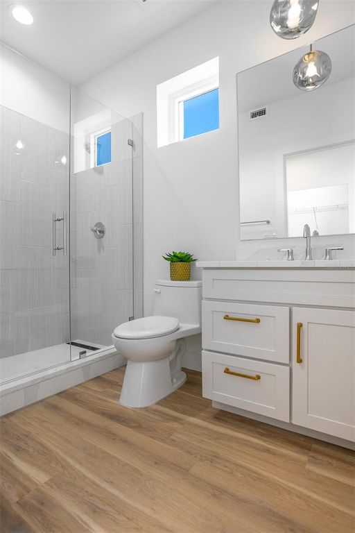 Image 41 of property listing at 870 N OSCEOLA AVENUE, Clearwater, FL 33755