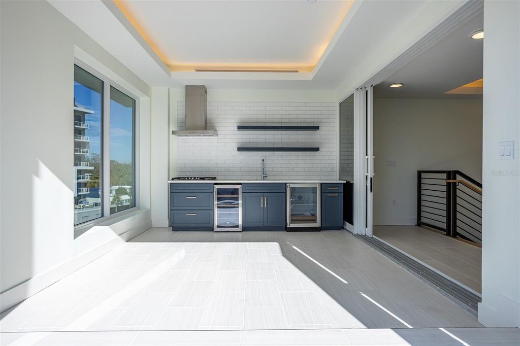 Image 45 of property listing at 870 N OSCEOLA AVENUE, Clearwater, FL 33755