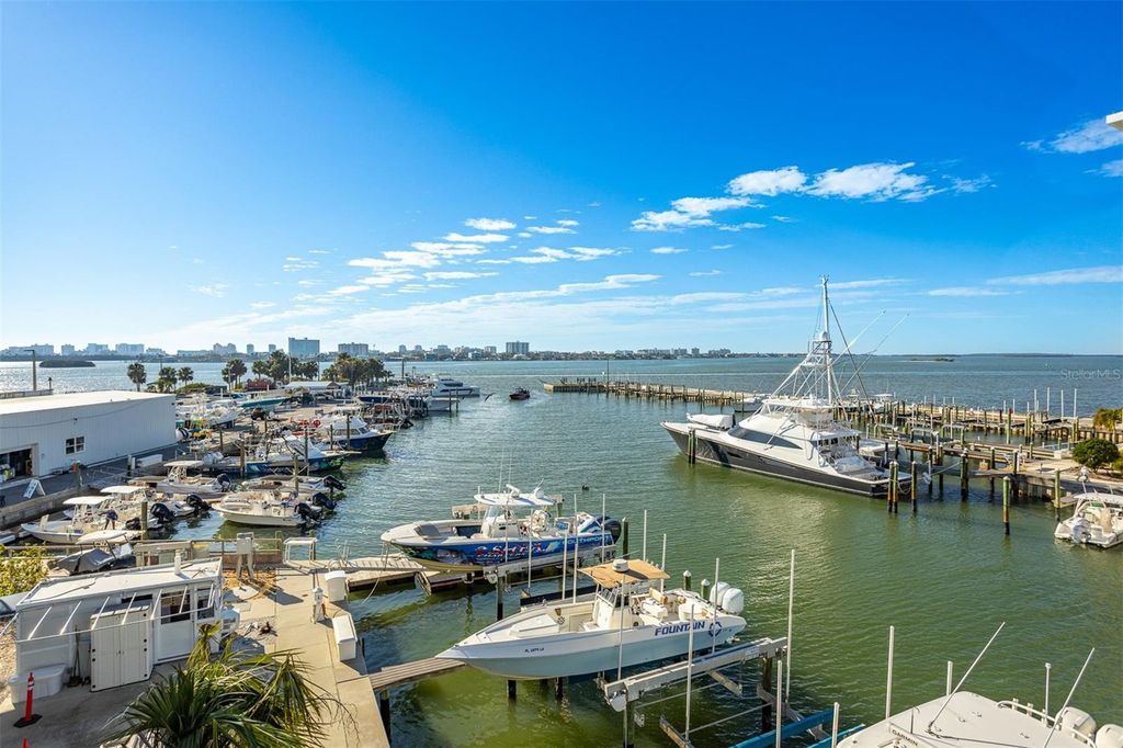 Image 49 of property listing at 870 N OSCEOLA AVENUE, Clearwater, FL 33755