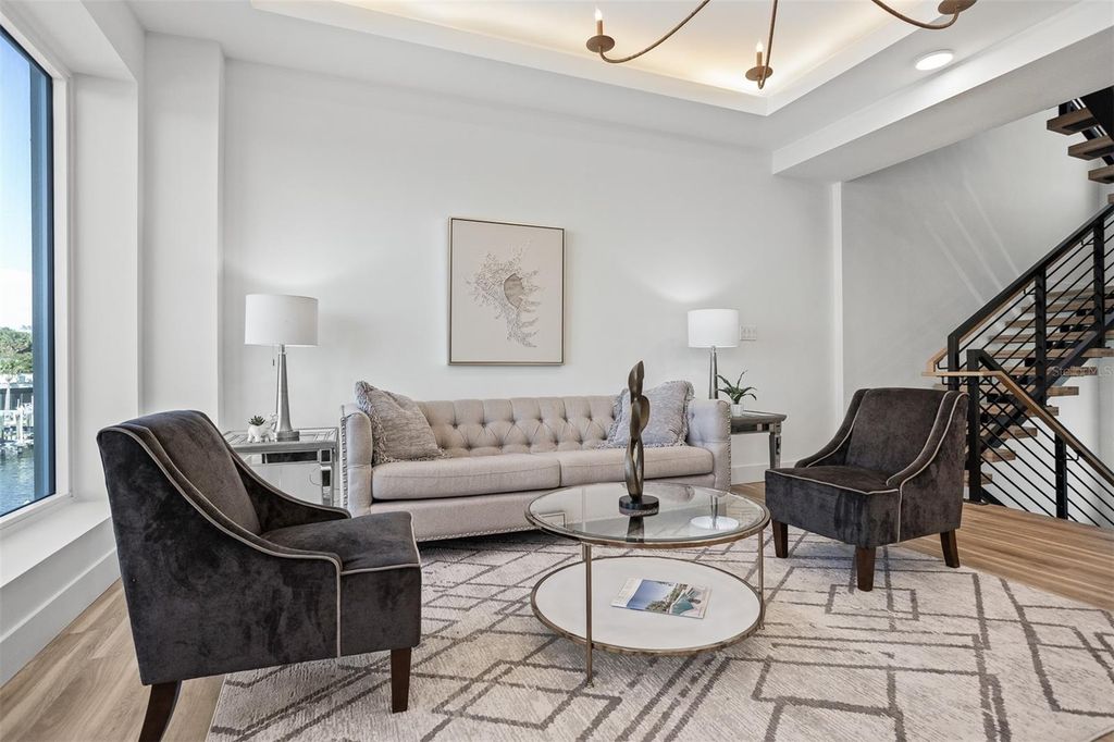 Image 6 of property listing at 870 N OSCEOLA AVENUE, Clearwater, FL 33755