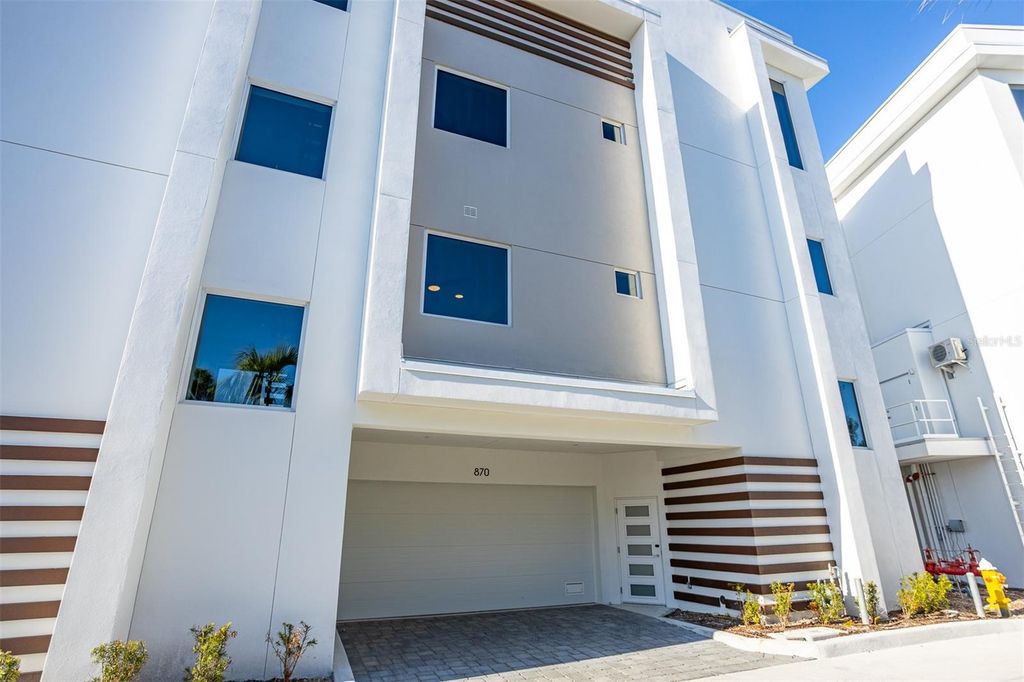 Image 55 of property listing at 870 N OSCEOLA AVENUE, Clearwater, FL 33755