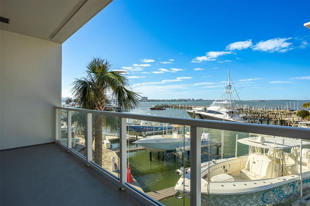 Image 59 of property listing at 870 N OSCEOLA AVENUE, Clearwater, FL 33755