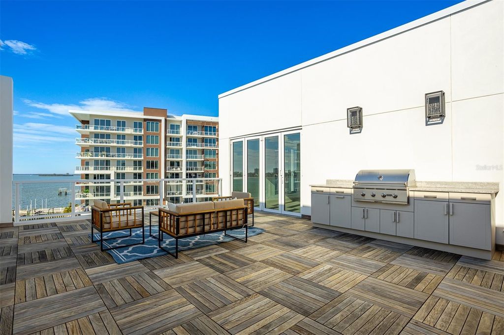 Image 62 of property listing at 870 N OSCEOLA AVENUE, Clearwater, FL 33755