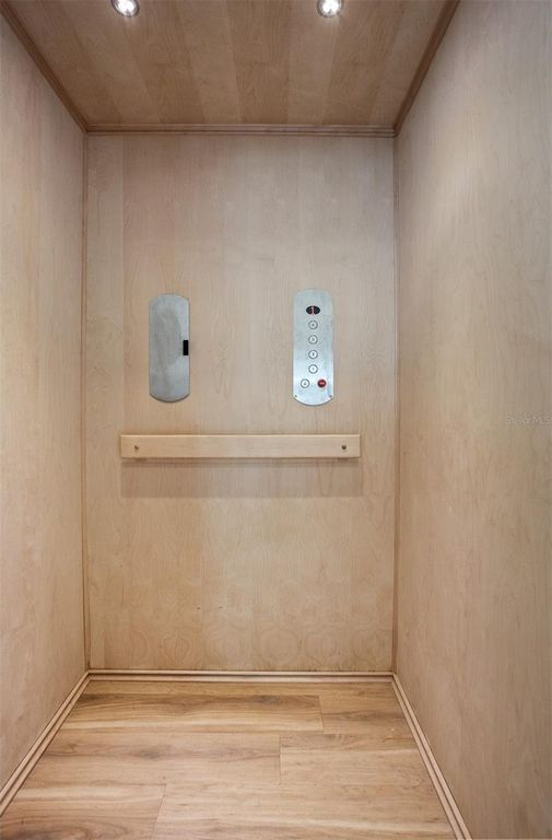 Image 78 of property listing at 870 N OSCEOLA AVENUE, Clearwater, FL 33755